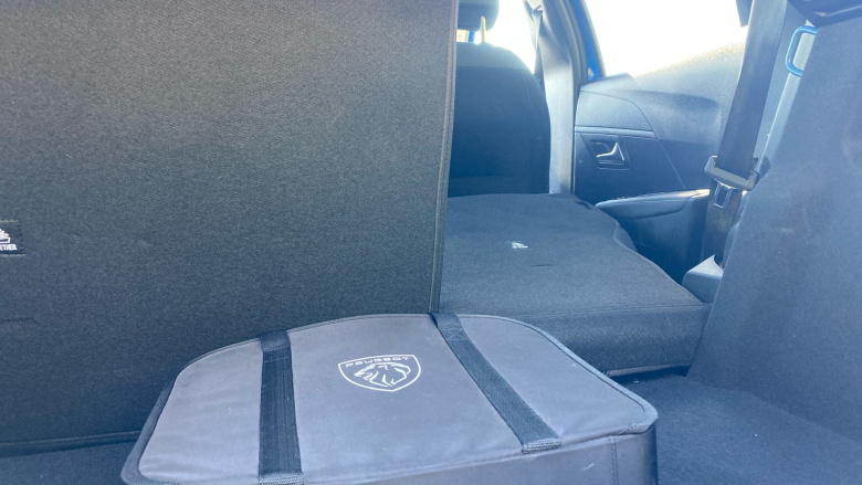 Peugeot 208 100kW Allure Premium + 50kWh 5dr Auto Electric Hatchback